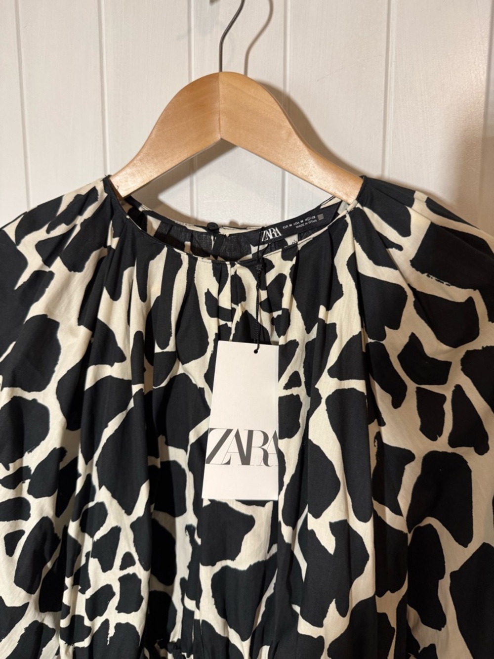 Zara Black & White Giraffe Print Puff Sleeve Peplum Top - Picture 4 of 9